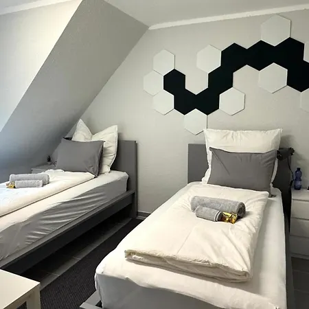 Dutti's - B I 2 I 4 Beds I Kitchen I Wifi I Tv I Parking I Autobahn Duisburg