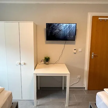 Dutti's - I 2 I 4 Beds I Kitchen I Wifi I Tv I Parking I Autobahn Apartment Duisburg