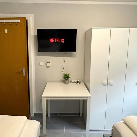 Dutti's - I 2 I 4 Beds I Kitchen I Wifi I Tv I Parking I Autobahn Apartment