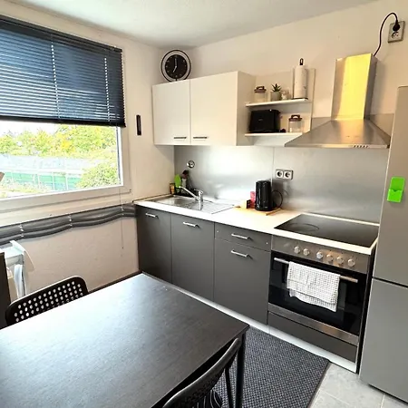 Dutti's - I 2 I 4 Beds I Kitchen I Wifi I Tv I Parking I Autobahn Apartment