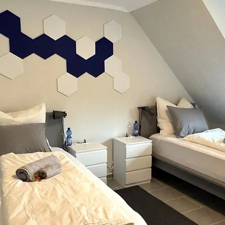 Dutti's - I 2 I 4 Beds I Kitchen I Wifi I Tv I Parking I Autobahn Apartment