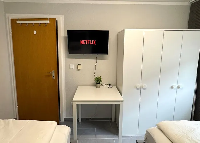 Dutti's - I 2 I 4 Beds I Kitchen I Wifi I Tv I Parking I Autobahn Apartment