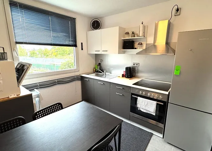 Dutti's - I 2 I 4 Beds I Kitchen I Wifi I Tv I Parking I Autobahn Apartment