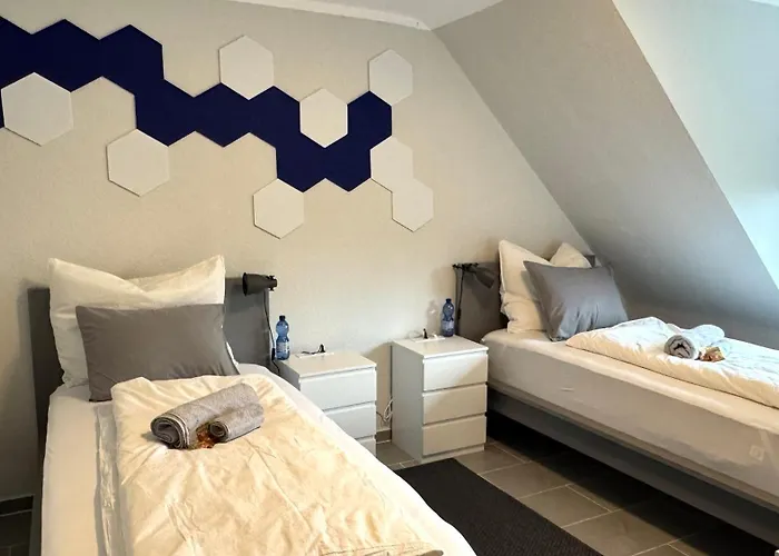 Dutti's - I 2 I 4 Beds I Kitchen I Wifi I Tv I Parking I Autobahn Apartment